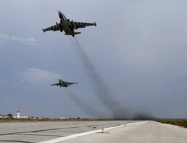 Βίντεο: Ρωσικά Su-25 κονιορτοποιούν θέσεις των ισλαμιστών